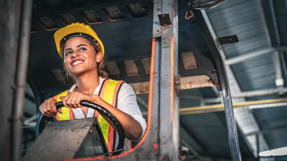 Construction-staff-operating-the-forklift | Fast Labour Hire Construction-staff-operating-the-forklift