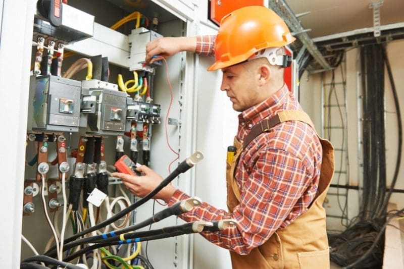 electrical-spotter | Fast Labour Hire An image of an electrical spotter working at a site